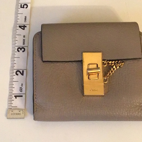 Chloe Grained Lambskin Drew Wallet - Picture 13 of 14